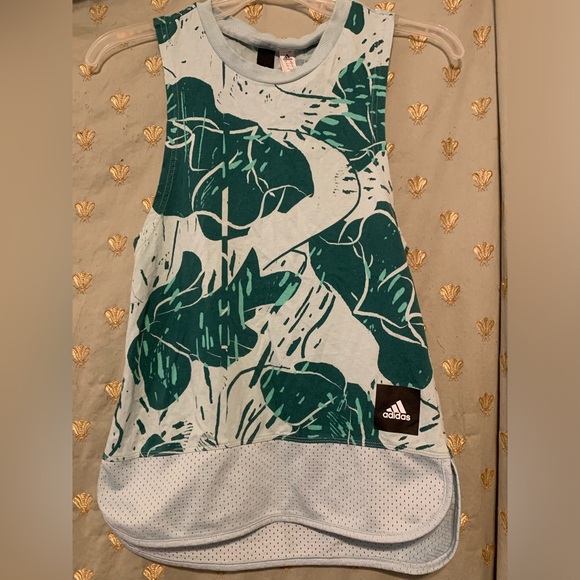 Adidas Women’s Workout Athletic Wear Tank top Size XS - Picture 2 of 4